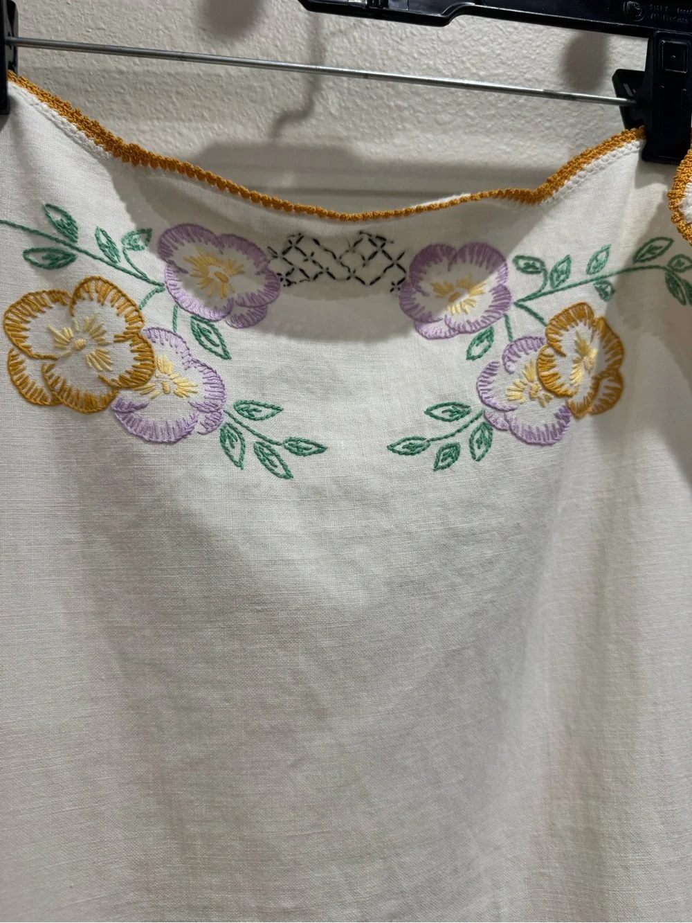 Vintage Embroidered Floral Dresser Scarf Table Runner Crochet Trim 40x17